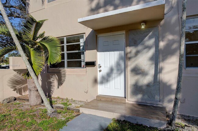 Building Photo - 12245 NE 9th Ave