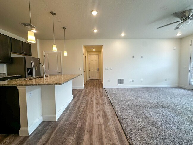 Building Photo - LOCATION IS EVERYTHING with this 3bd 2ba c...