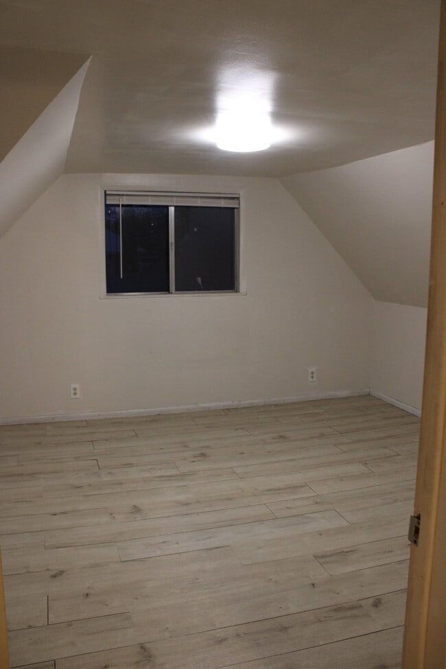 Bedroom - 324 9th St