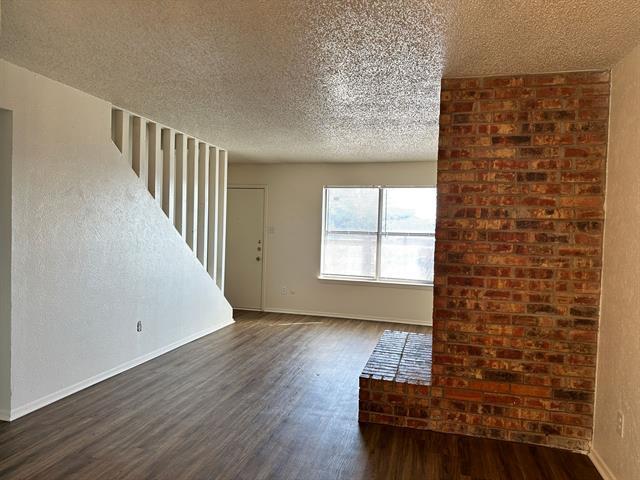 Building Photo - 2713 Hurstview Dr