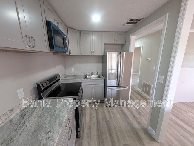 Foto del edificio - 5521 Bay Blvd