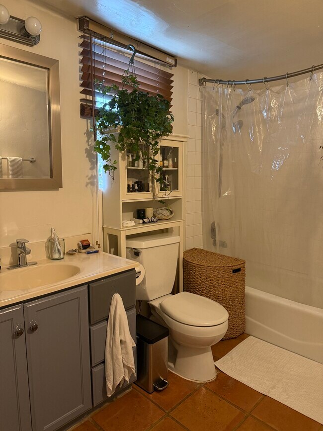 Baño - 922 Milwood Ave