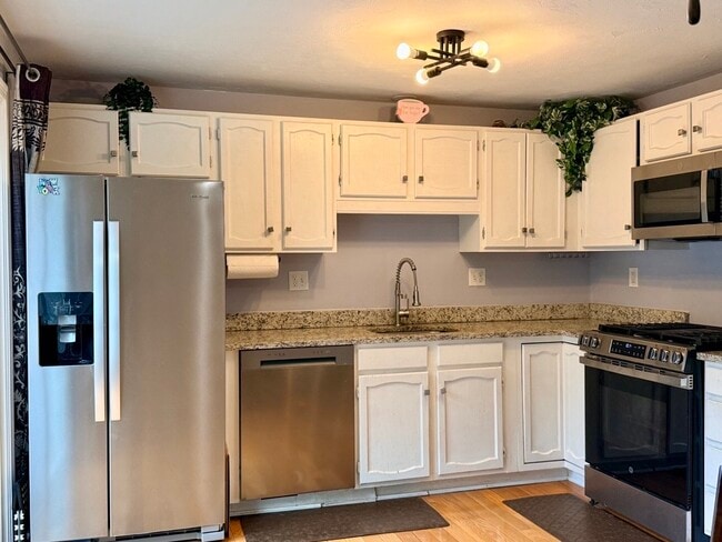 Kitchen - 37 Pinecrest Vlg