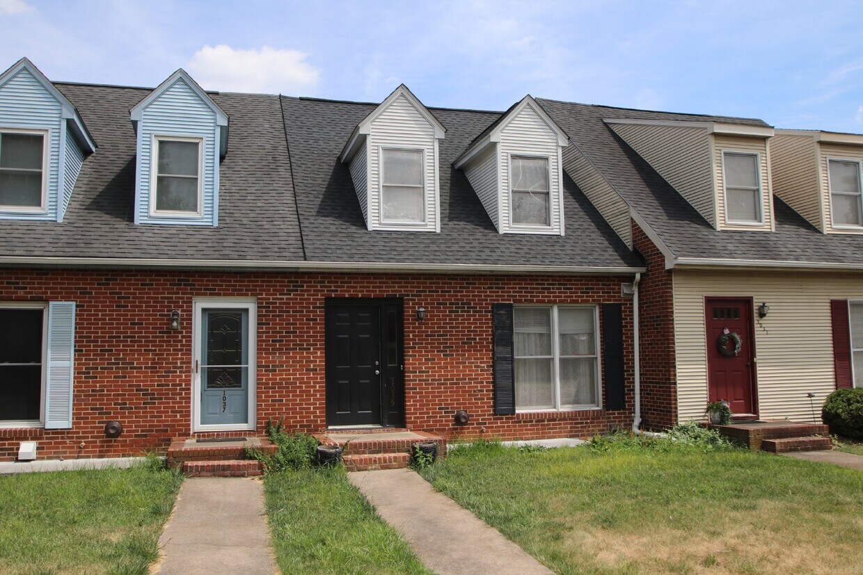 Building Photo - 1035 Blue Ridge Dr