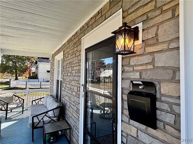 Foto del edificio - 204 E Bloomfield St