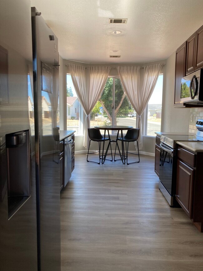 Building Photo - 1612 Paseo Flores Dr