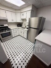 Building Photo - 2206 Woodstock Ave