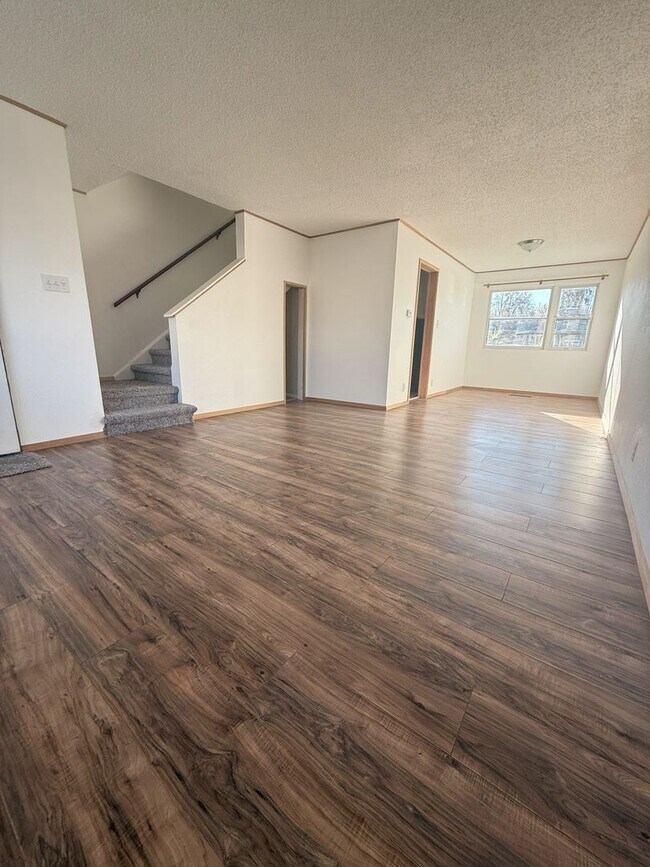 Foto del edificio - 2-bedroom, 1-bathroom newly renovated