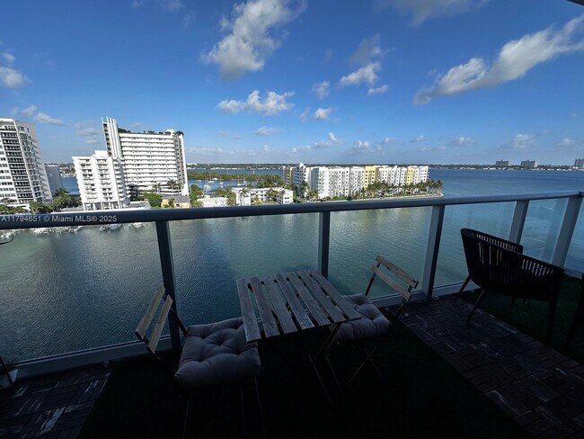 Foto del edificio - 7930 East Dr