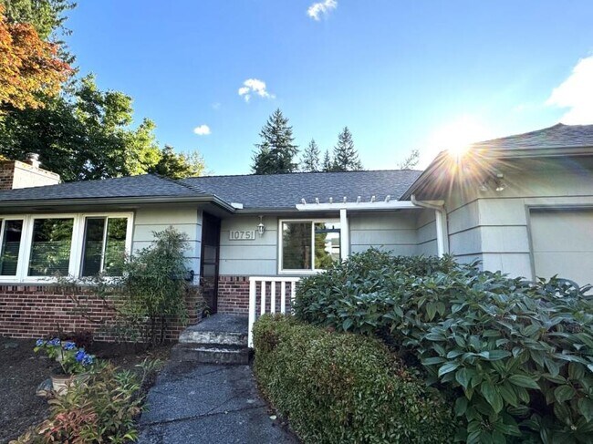 Foto del edificio - 3 bedroom in Seattle WA 98125