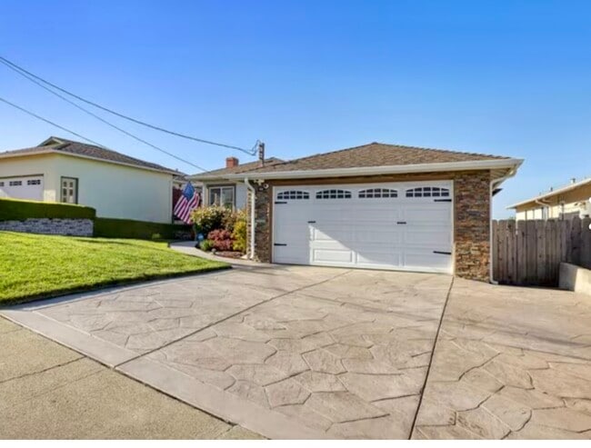 Building Photo - 623 Santa Susana Ave