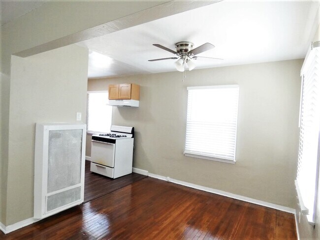 Foto del edificio - 2237 Pine Ave