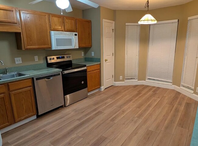 Foto del edificio - 741 Tulip Grove Rd