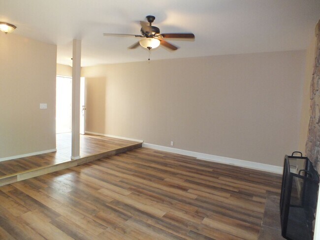 Foto del edificio - 3 br 2.5 bath Cameron Park Townhome
