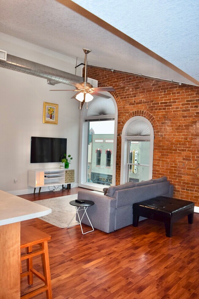 Foto del edificio - 135 E Prairie Ave