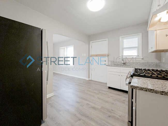 Building Photo - Charming 4 Bedroom in Saint Louis!