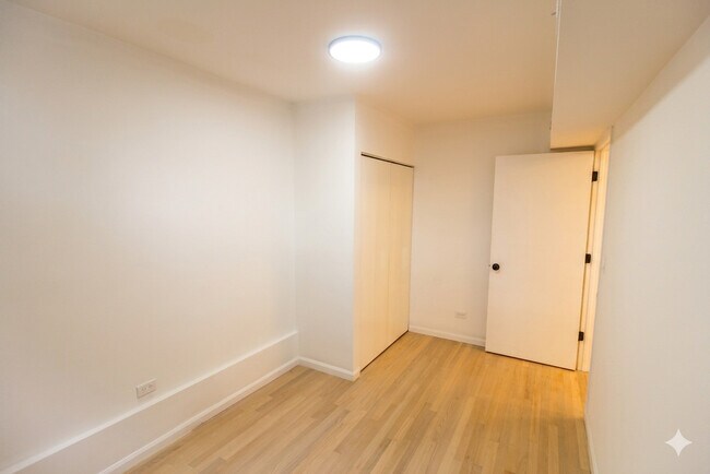 Foto del edificio - 2470 N Clybourn Ave