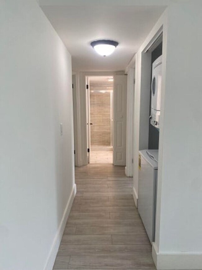 Foto del edificio - 9991 Three Lakes Cir