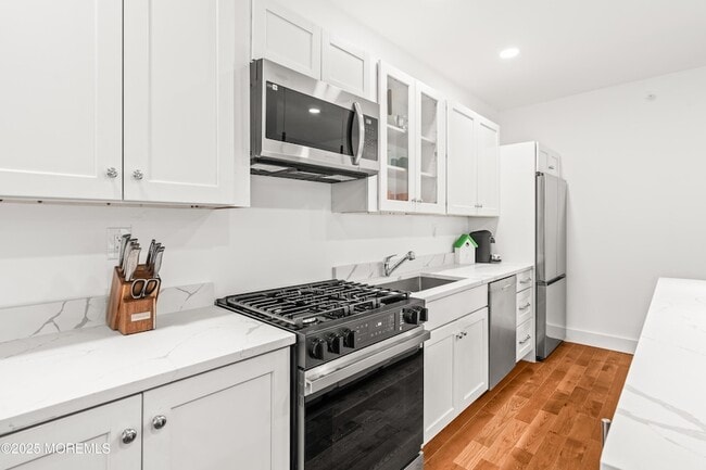 Building Photo - 73 3rd Ave