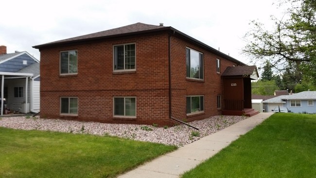 Building Photo - 1215 Foyer Ave