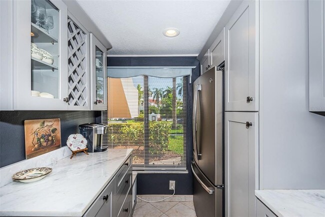Building Photo - 6281 Bahia Del Mar Blvd S