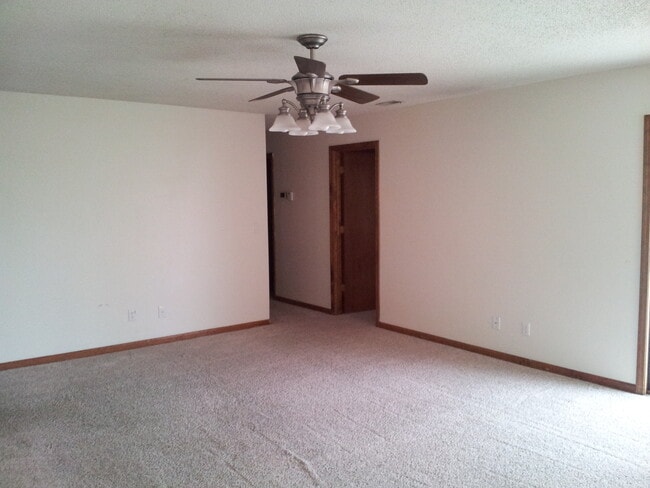 Foto del edificio - fenced backyard