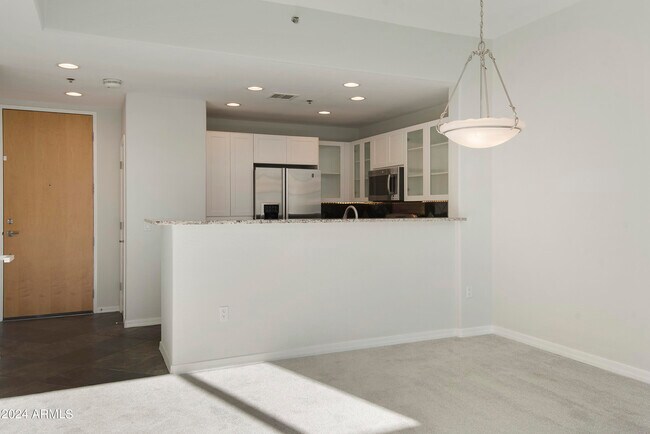 Foto del edificio - 17 W Vernon Avenue Unit 605