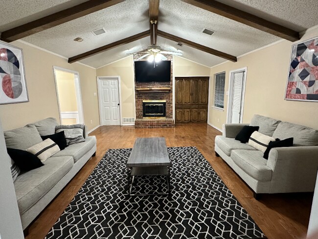 Foto del edificio - 4821 S Country Club Rd