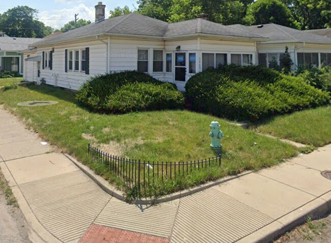 Foto del edificio - Welcome to this charming 2-bedroom, 1-bathroom single-family home located in the heart of Indiana...