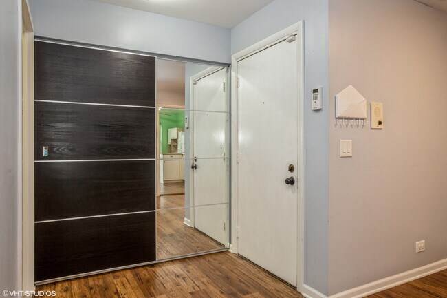 Foto del edificio - 4640 Calvert Dr