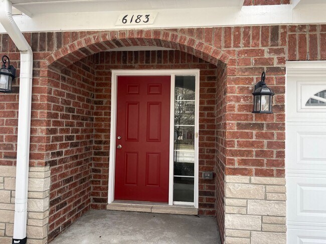 Foto del edificio - 3 Bedroom, 2 1/2 Bath, Townhouse w/ 2-Car Garage by Stoney Creek, Shelby Township