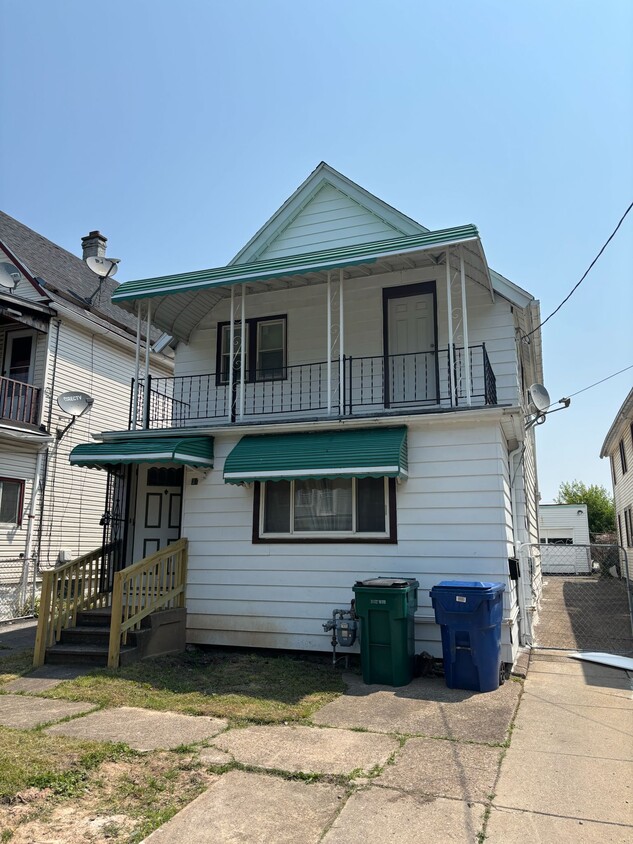 Primary Photo - 19 Winchester Ave