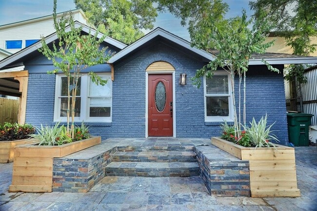 Building Photo - 605 Cottage St