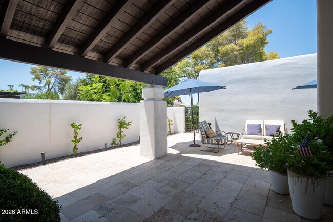 Foto del edificio - 4440 E Camelback Rd