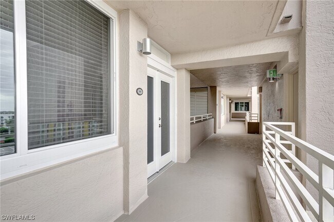Building Photo - 780 S Collier Blvd