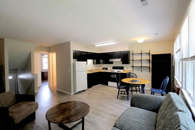 Building Photo - 1216 Mountain View Dr
