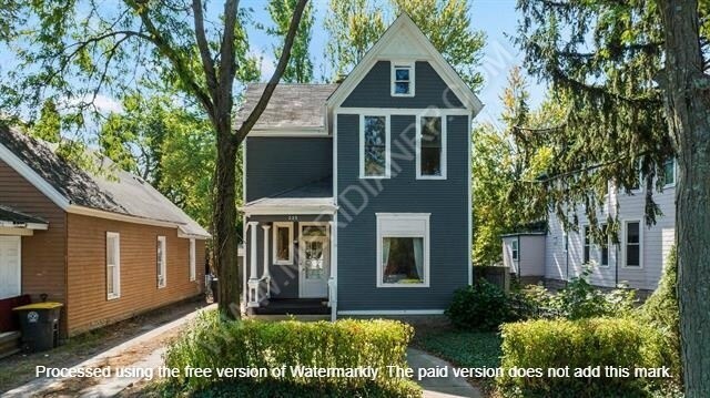 Primary Photo - 223 W Woodland Ave
