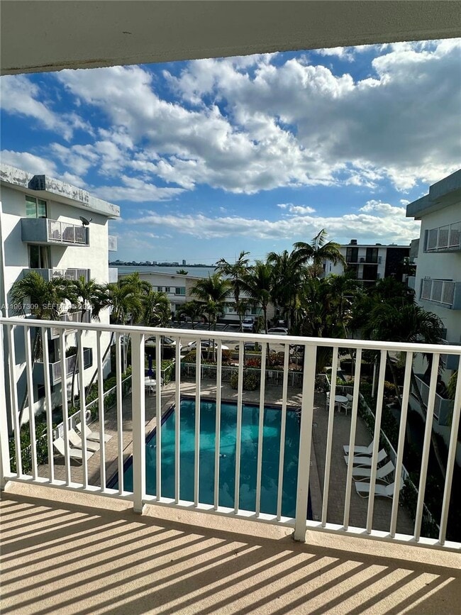 Building Photo - 1801 S Treasure Dr