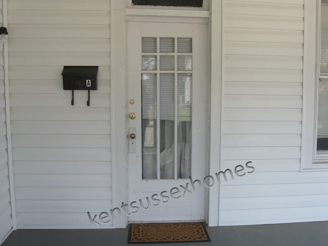 Private entrances - 112 Mechanic Street