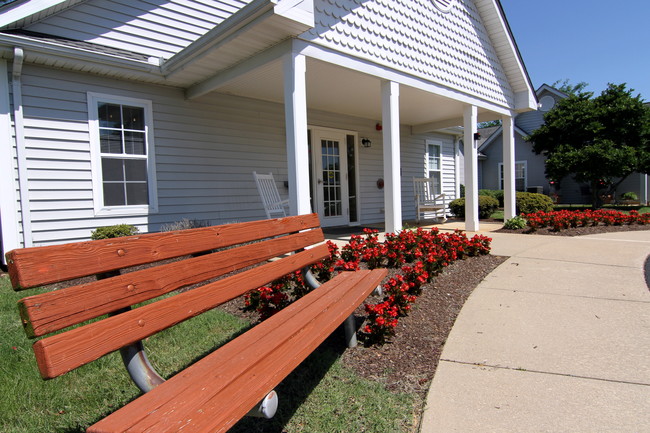 Building Photo - Briscoe Manor Apartments