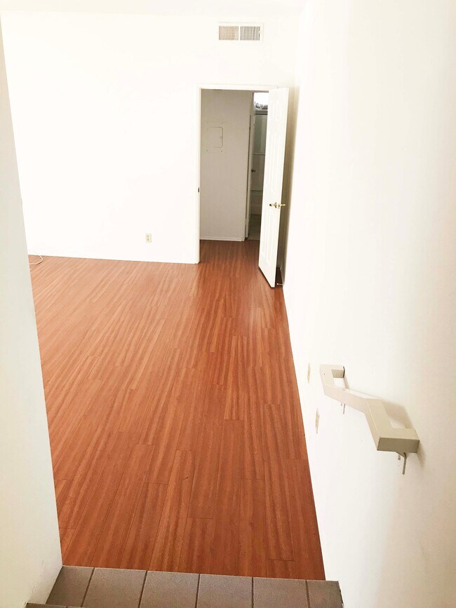 1227 Barry Ave Unit 7, Los Angeles, CA 90025 - Apartments in Los