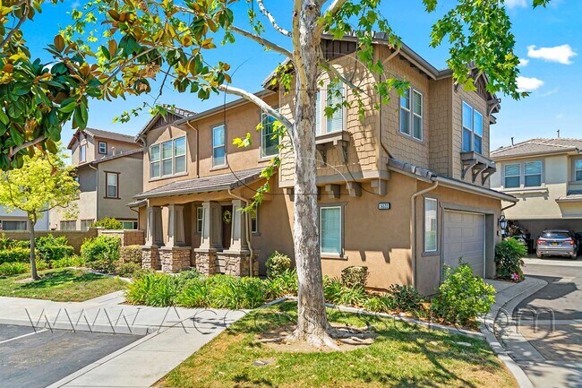 Foto del edificio - Charming 3 Bed/3 Bath Condo on Quiet Cul-d...