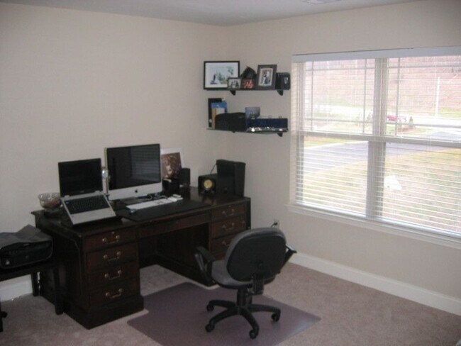 Building Photo - 1033 Woodbury Falls Dr