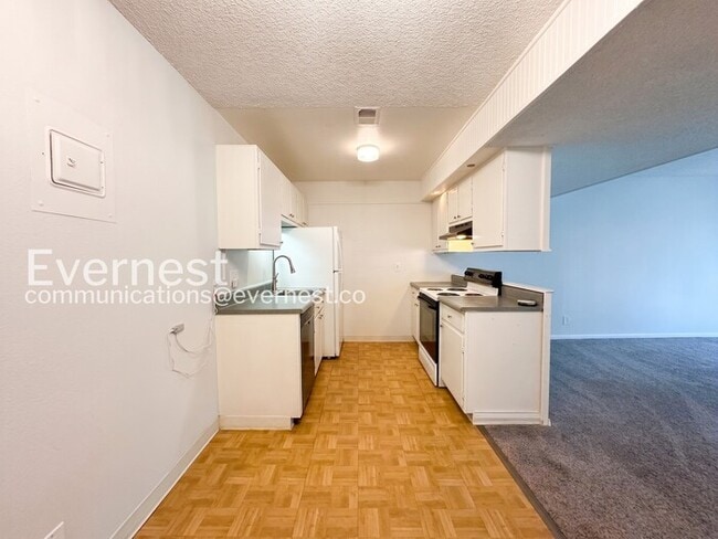 Building Photo - 1606 Cottonwood Dr