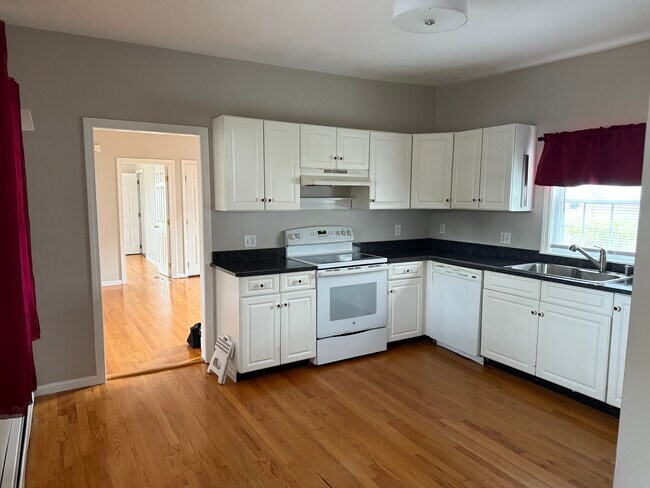 Foto del edificio - 166 Cottage St