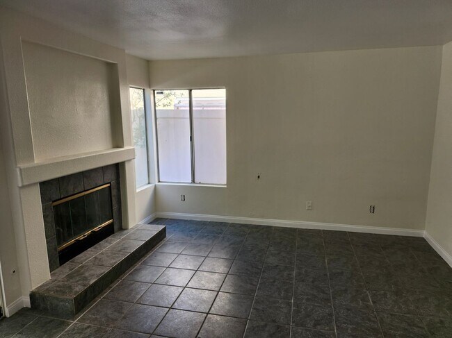 Building Photo - 2551 Kennedy Dr