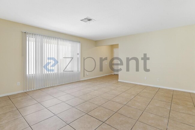 Building Photo - Unit