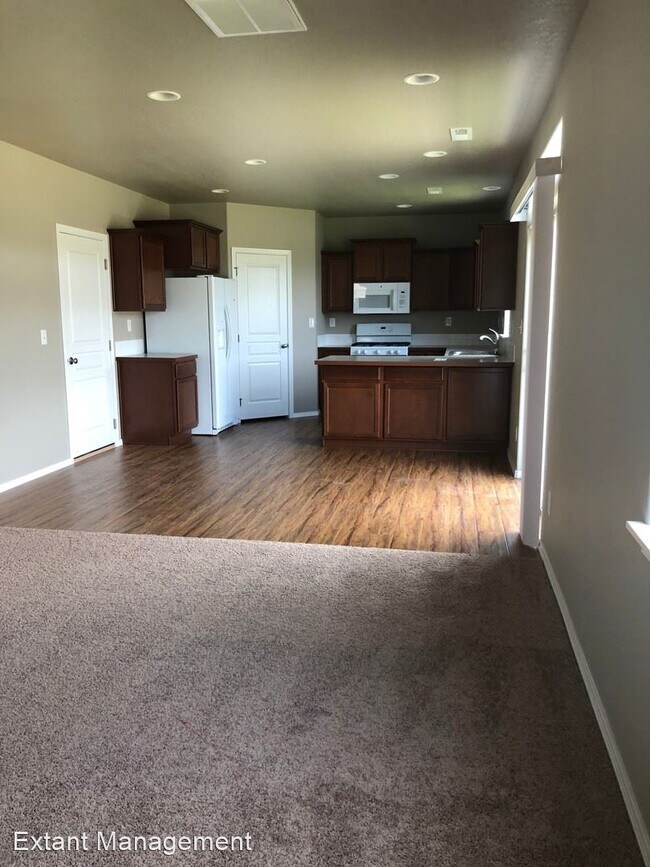 Building Photo - 5 br, 2.5 bath House - 1410 S Khinda CT
