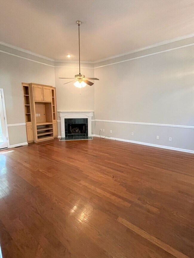 Building Photo - 127 Meadow Creek Dr