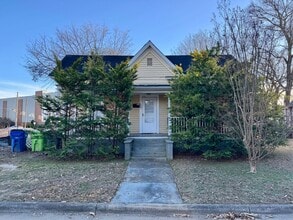 Building Photo - 2207 Roberts St